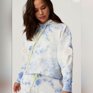 Daydreamer Sunny People Shrunken Hoodie in Periwinkle Cloud Size XS